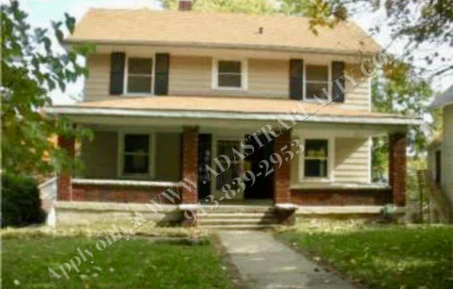 Nice 3 Bed 1.5 Bath Home in KCK-Available in MAY!!