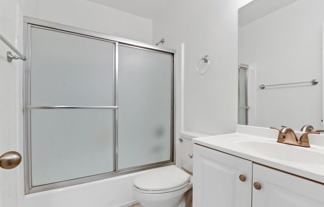 2 beds, 2 baths, 1,100 sqft, $3,095, Unit 4