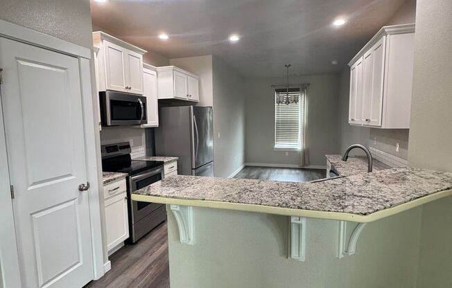 New on Market! Close to Freeway and Shopping!