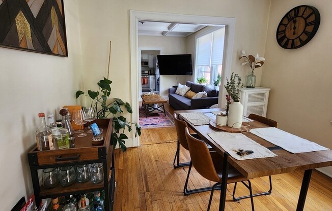 3 beds, 1 bath, 1,087 sqft, $4,500, Unit 6