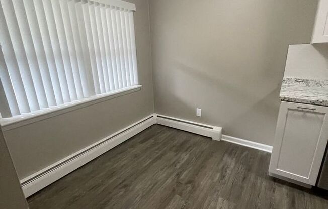 2 beds, 1 bath, 900 sqft, $1,195