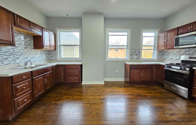 121 N MENARD AVE