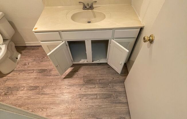 1 bed, 1 bath, 615 sqft, $650, Unit 32