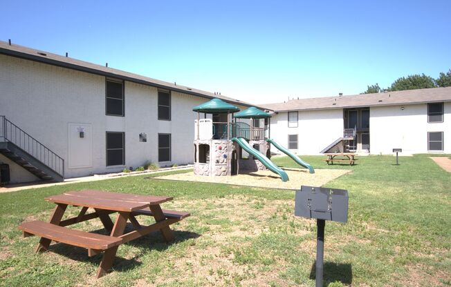 2 beds, 2 baths, 950 sqft, $1,475, Unit 135