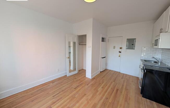 220 WAVERLY PL
