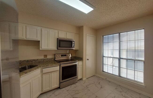Thousand Oaks 3 Bedroom Condo with YMCA next door!