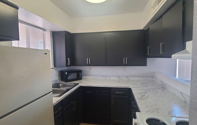 2 beds, 1 bath, 800 sqft, $1,095, Unit 240