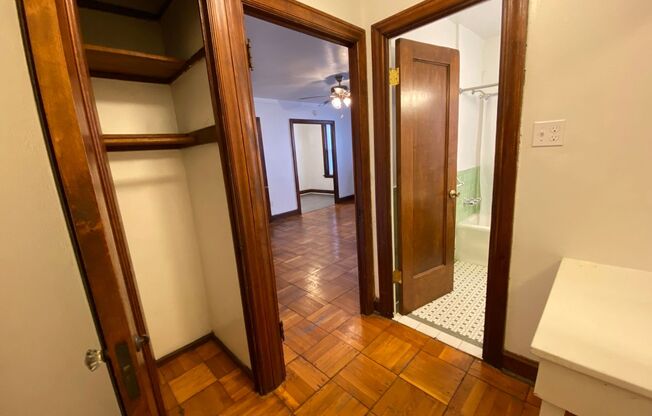 Studio, 1 bath, 400 sqft, $825, Unit 111