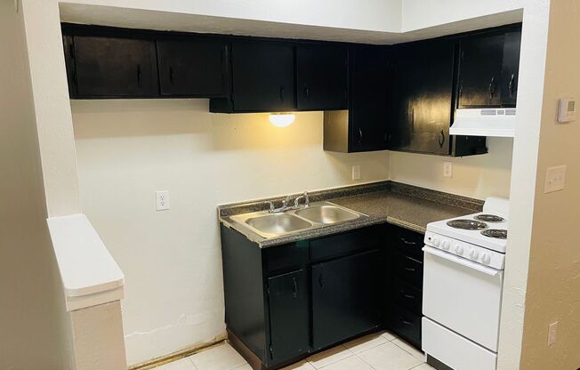 Studio, 1 bath, $795, Unit Unit F