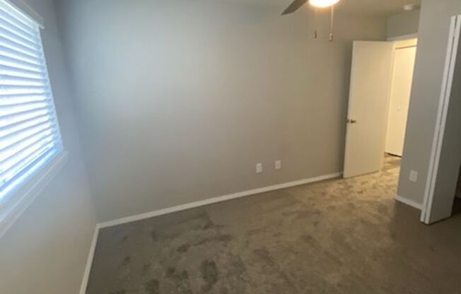 2 beds, 2 baths, 856 sqft, $920, Unit 2827-1805