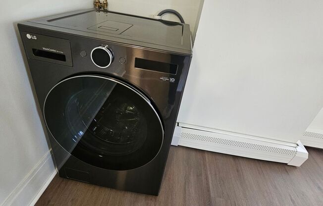 2 beds, 1 bath, 972 sqft, $2,250, Unit 32 M #1