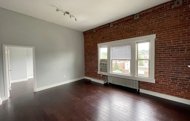 5721-5727 Elwood Street