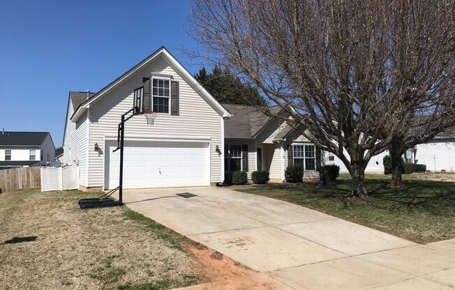 4BR Ranch with Bonus Room in Mooresville