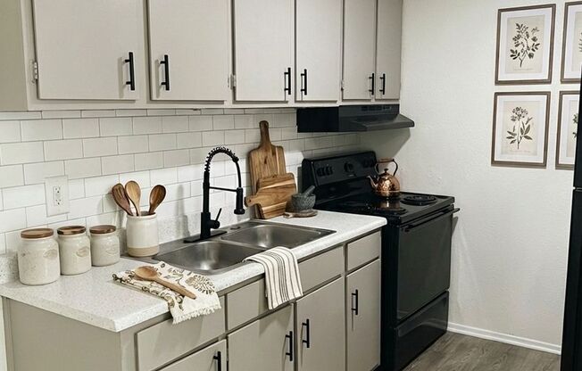 2 beds, 1 bath, 945 sqft, $1,435, Unit 6893-105