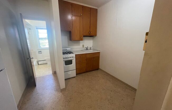 2 beds, 1 bath, 900 sqft, $1,100, Unit 4141.5