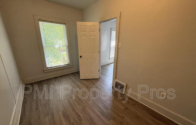 2439 A N WILLIAM FINLAYSON REAR HOUSE DR
