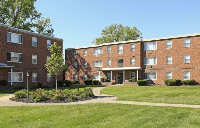 Ellacott Parkway Apartments