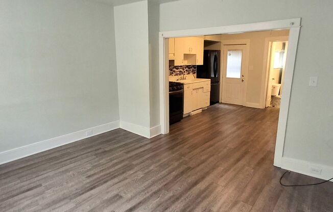 2 beds, 1 bath, $1,225