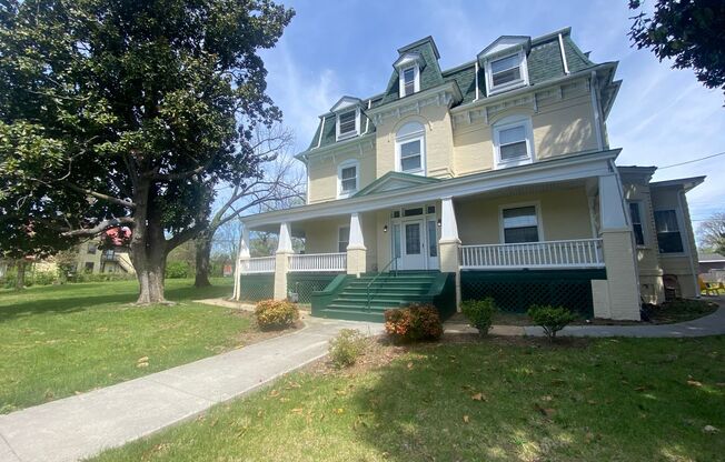 9 Bed 5 Bath Historic Home - Commercial Use