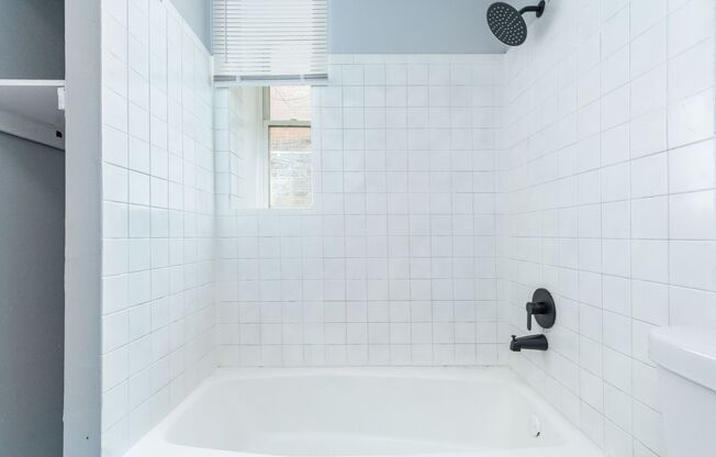 2 beds, 1 bath, 900 sqft, $1,295, Unit 6102-8