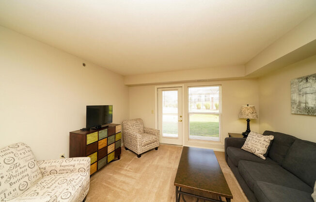 Spacious Living Rooms at Limestone Creek Apartment Homes, Madison