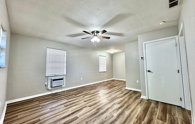 1 bed, 1 bath, 900 sqft, $795, Unit 1274 Highland, Unit A