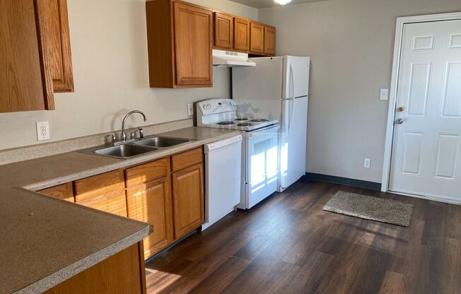 2 beds, 1 bath, $2,195