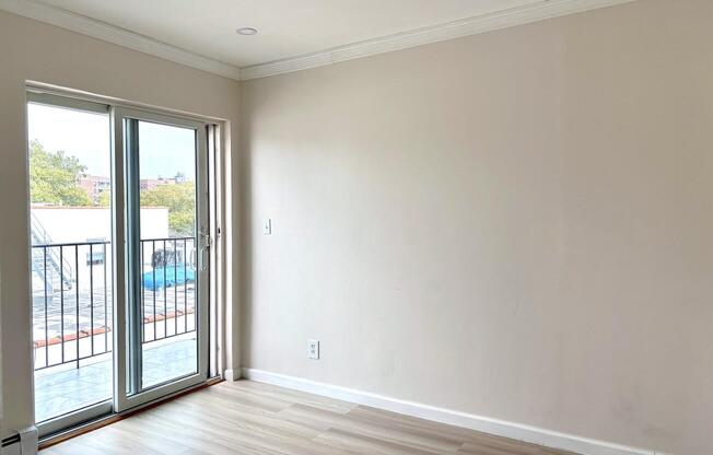 1213 E 95 ST