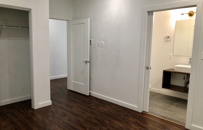 2 beds, 2 baths, 895 sqft, $2,073, Unit 406