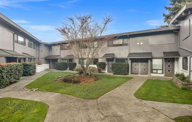 Broadmoor Manor (112)