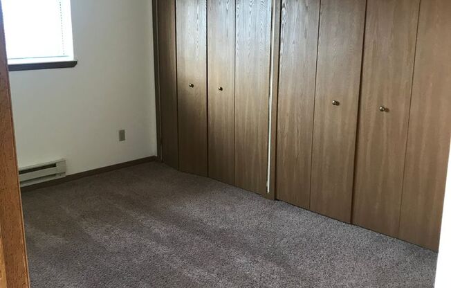 3 beds, 1 bath, 1,040 sqft, $1,695, Unit 3164-308