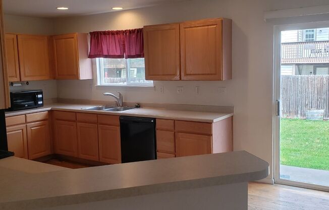 Fantastic Indian Creek Neighborhood home for rent! Big/Fences back yard!
