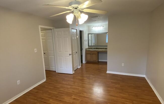 2 beds, 2 baths, $1,600