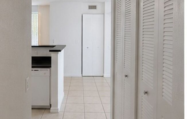 3 beds, 2 baths, 1,079 sqft, $2,600, Unit 13770-204