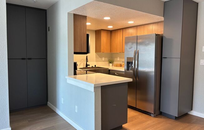 2 beds, 2 baths, 910 sqft, $2,720, Unit 7J