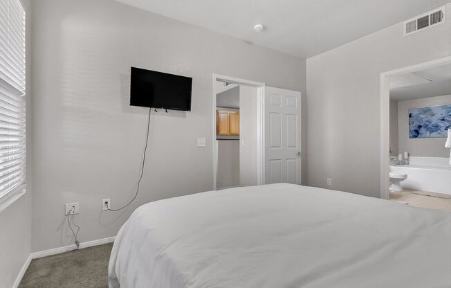 2 beds, 2 baths, $1,895