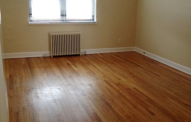 3 beds, 1 bath, 900 sqft, $1,795, Unit SQC-229-5