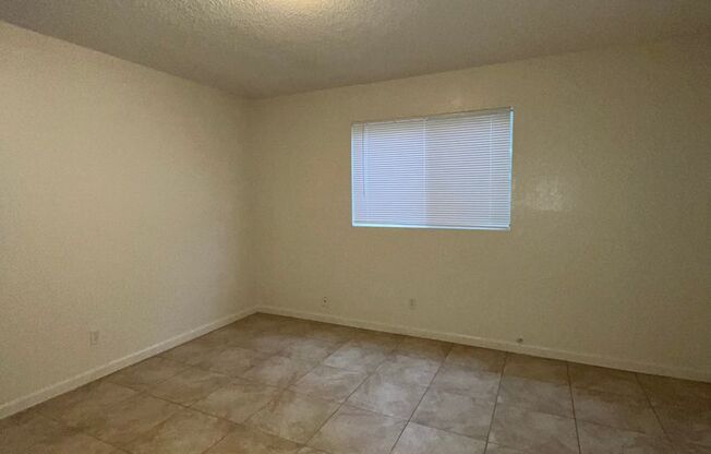 1 bed, 1 bath, $950, Unit I