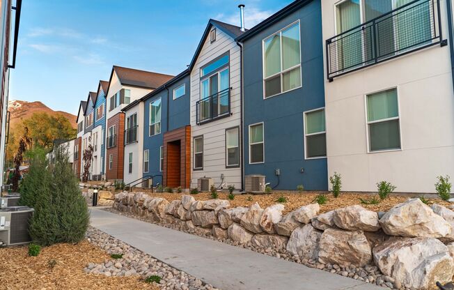 3 beds, 2.5 baths, 1,619 sqft, $1,945, Unit 565