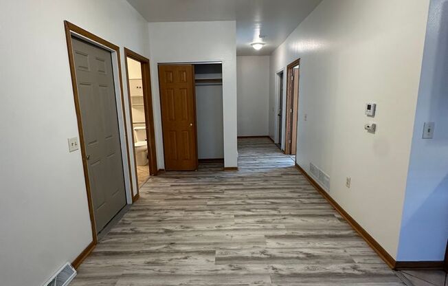 302 E Hadley
