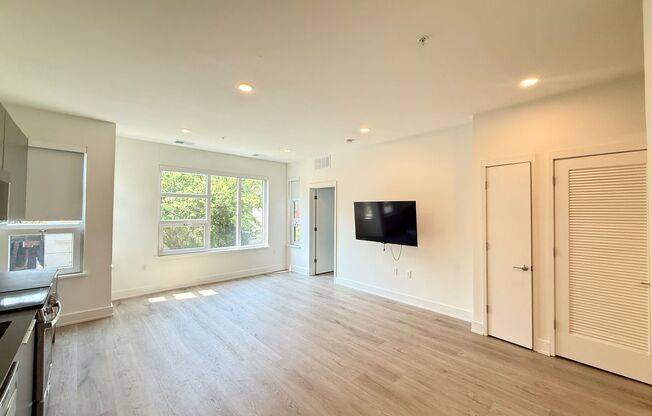 2 beds, 2 baths, 701 sqft, $2,799, Unit 201