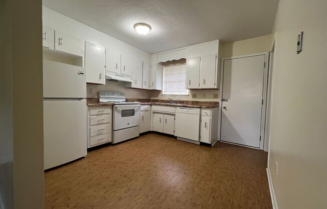 2 beds, 1 bath, $1,150