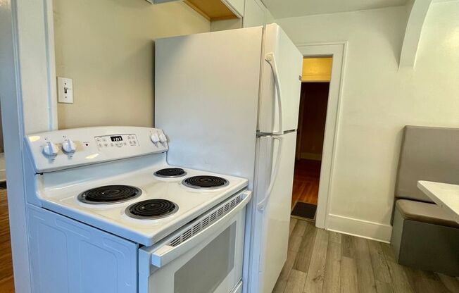 ADORABLE 4 bedroom standalone home - AVAILABLE NOW!