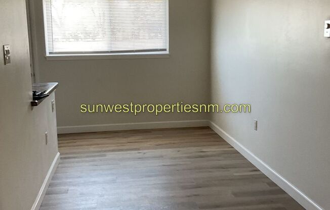 Dustin Ave. N. 2400 - Sunset House