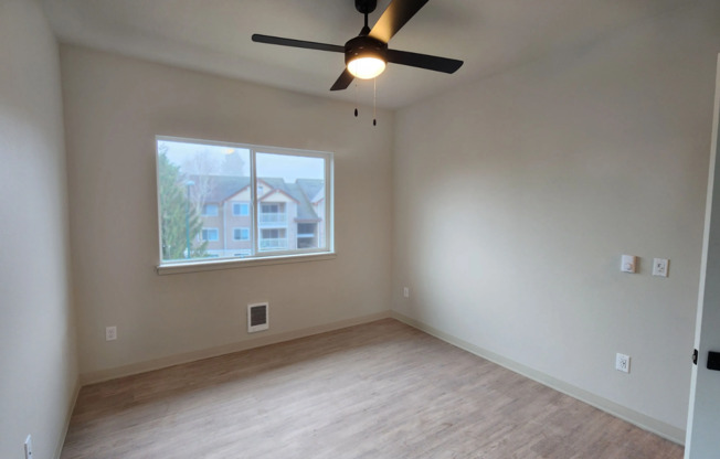 2 beds, 1 bath, 913 sqft, $1,900, Unit B-306