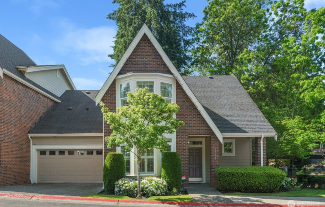 1340 BELLEVUE WAY SE