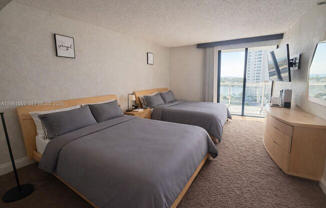 20505 E COUNTRY CLUB DR #1037 AVENTURA, FL 33180