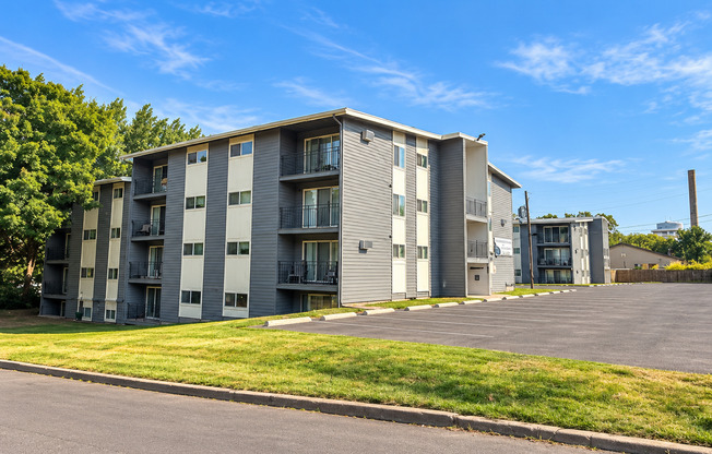2 beds, 1 bath, $1,150, Unit 36