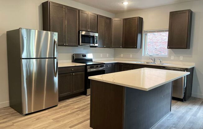 1 bed, 1 bath, 965 sqft, $1,350, Unit 106