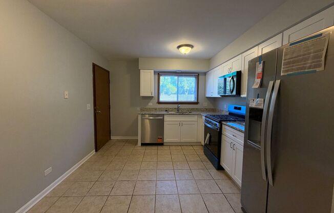 493 Leslie Ct #102